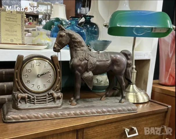 🐎 Старинен декоративен часовник с кон – за реставрация Продавам красив винтидж часовник 