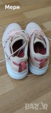 Дамски маратонки Nike, снимка 4 - Маратонки - 55888580