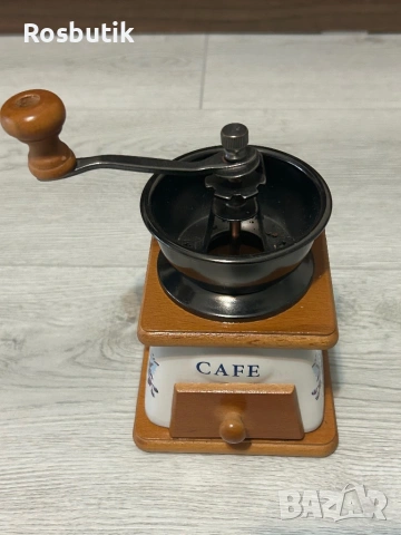 Дървена с порцелан ръчна мелница за кафе 