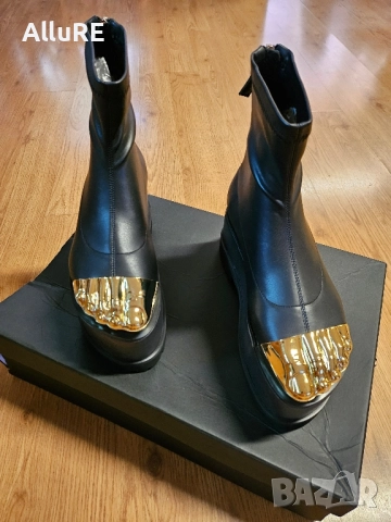 Schiaparelli Налични 37 