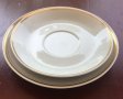 2 бр. бели порцеланови чинии със златни кантове, снимка 1 - Чинии - 41632636