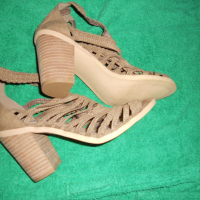 Супер Разпродажба!  Нови и Оригинални Дамски Детски Обувки на ток  номер 37 , снимка 3 - Дамски обувки на ток - 35733479