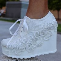 Обувки на платформа - бели - 710-15, снимка 1 - Дамски ежедневни обувки - 37809177