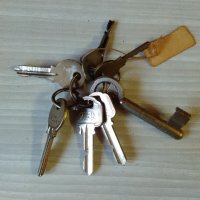 Стари ключове на връзка №3 ,7 броя, снимка 7 - Антикварни и старинни предмети - 34305504