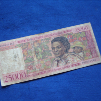 Мадагаскар  25 000 франка 1998 г, снимка 1 - Нумизматика и бонистика - 36366739