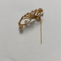 Златна брошка с естествени перли, снимка 3 - Колиета, медальони, синджири - 44363963