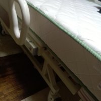 Електрическо болнично легло с вградена тоалетна, снимка 3 - Спални и легла - 42301528