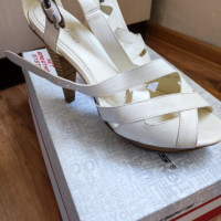 Дамски обувки, снимка 2 - Дамски обувки на ток - 36275252