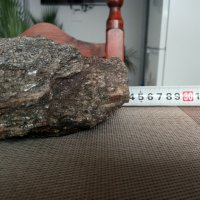 Продавам интересен и красив камък от недрата на  Родопи планина--1, снимка 3 - Колекции - 40225508