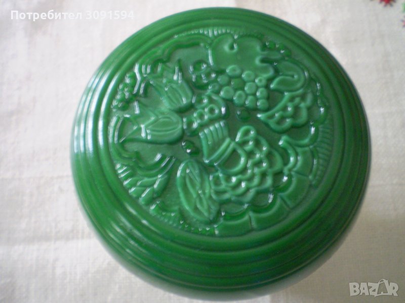 КУТИЯ зА БИЖУТА СТЪКЛО МАЛАХИТ произведено в Чихословакия, снимка 1