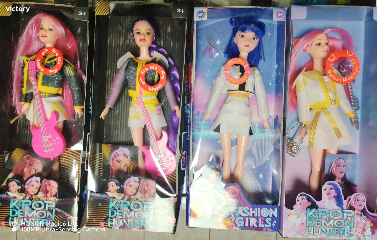 🌟 K-POP DEMON HUNTERS – Музикална кукла на Мира, Руми или Зоуи 🎤✨, снимка 1