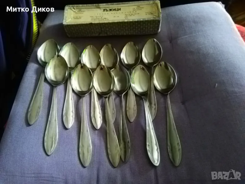 Винтидж от соца нови 12 лъжици на Велико Търново в кутия, снимка 1