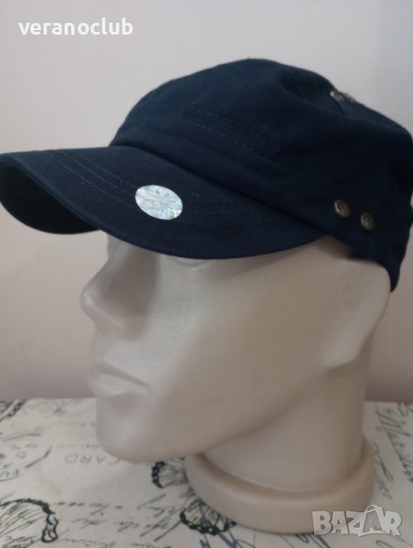 Шапка с малка козирка Тъмносиня, снимка 1