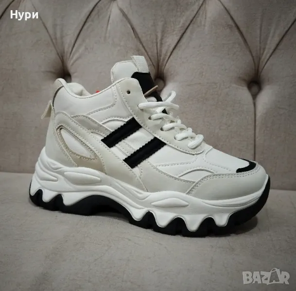 Дамски спортни бежови боти, снимка 1