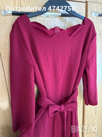 Виненочервена рокля