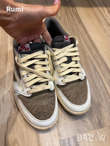 Оригинални кожени кецове Jordan 1 Low Travis Scott! 47,5 н, снимка 4 - Маратонки - 52306381