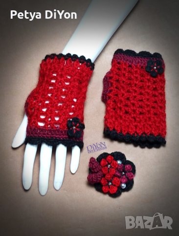 Дамски комплект ръчно плетена на една кука шапка ръкавици в червено с цветя, снимка 2 - Шалове - 42413594