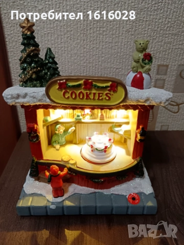 Коледна LED и музикална сцена Магазин за сладкиши с 8 мелодии,светлени и въртяща се торта., снимка 15 - Декорация за дома - 48436723
