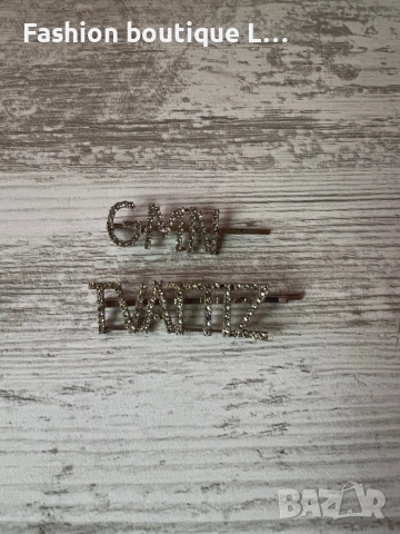 Комплект от 2 броя сребърни фиби за косата с блестящи камъчета ❤️