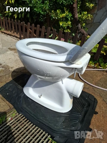 Тоалетна чиния с капак., снимка 2 - Строителни материали - 51393463