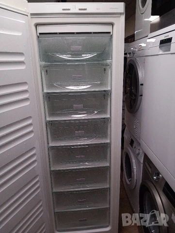 Огромен вертикален фризер Миеле Miele Made in Germany No Frost 2 години гаранция!, снимка 5 - Фризери - 53776141