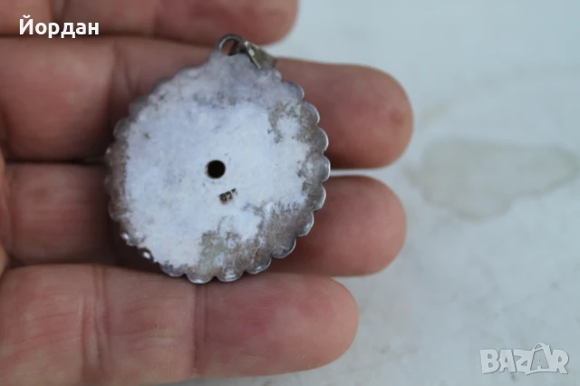 Сребърен медальон с кехлибар, снимка 3 - Колиета, медальони, синджири - 50772354