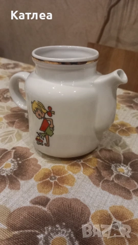 Детска порцеланова каничка , снимка 2 - Сервизи - 53867869