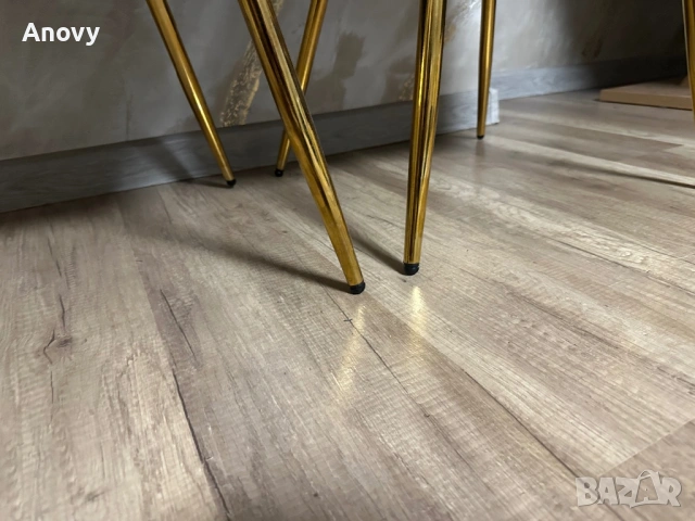 2 модерни стола – кадифе със златни крака 60 евро комплект, снимка 3 - Столове - 53866682