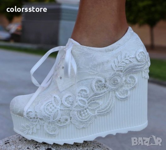 Обувки на платформа - бели - 710-15
