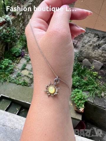 Златисто колие със слънце и лунен камък в седефен цвят ☀️ , снимка 4 - Колиета, медальони, синджири - 52377991