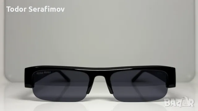 Дамски слънчеви очила Miu Miu Regard / Rectangle – Черна рамка / Златисто метално лого