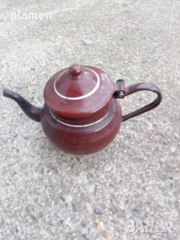 Стар емайлиран чайник
