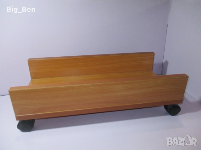 Подвижна стойка с колелца за настолен компютър