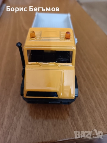 Метално камионче Welly  1:34, снимка 2 - Колекции - 52674779