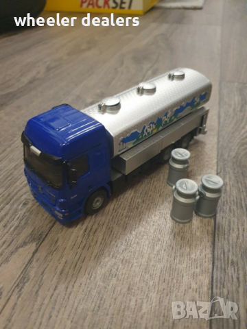 Метална количка SIKU 1/50 Mercedes-Benz Actros Цистерна за мляко, снимка 2 - Колекции - 36408331