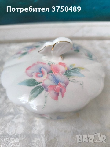 Кутийка за бижута,чинийка и вазичка Aynsley, снимка 3 - Антикварни и старинни предмети - 53669219