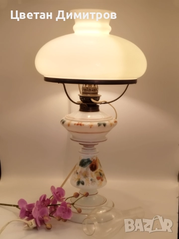 антикварна петролна лампа с основа от опалиново стъкло и абажур от матирано стъкло, около 1900 г, снимка 4 - Антикварни и старинни предмети - 51953869