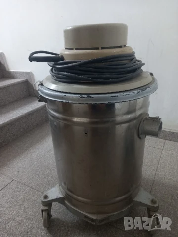 Немска мощна прахосмукачка , снимка 2 - Прахосмукачки - 51206978