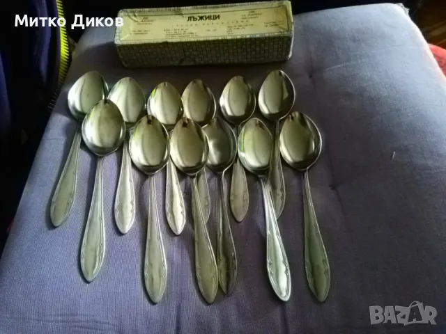 Винтидж от соца нови 12 лъжици на Велико Търново в кутия