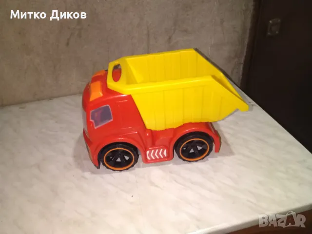 Детски самосвал нов 35х26см