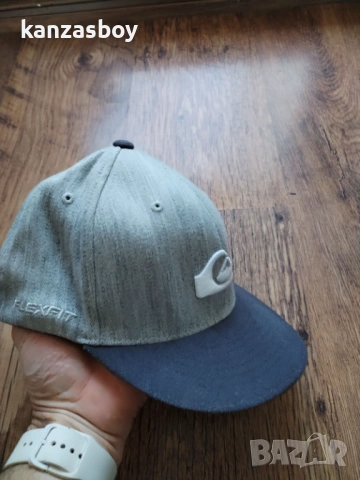 quiksilver - страхотна лятна шапка КАТО НОВА 52-55см. , снимка 3 - Шапки - 53143070