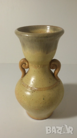 Ретро керамична ваза с дръжки, жълта