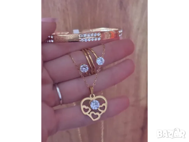 бижутерийни комплекти с парфюми, снимка 13 - Бижутерийни комплекти - 50438637