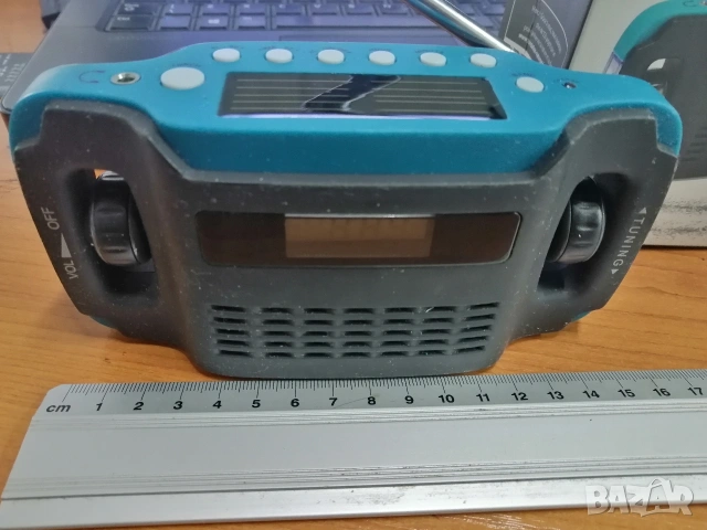 Радиоприемник FM/AM с динамо и соларна батерия. , снимка 2 - Радиокасетофони, транзистори - 53436899