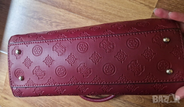 Оригинална чисто нова чанта на Guess, купувана от Англия, снимка 3 - Чанти - 53660761