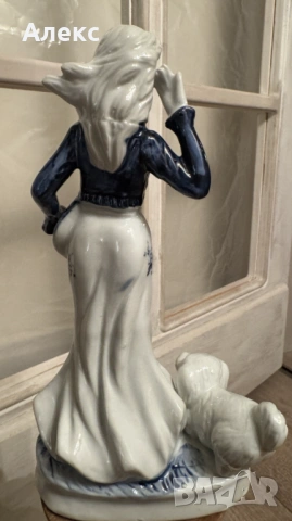 Порцеланова дама с кученце., снимка 2 - Колекции - 53514330