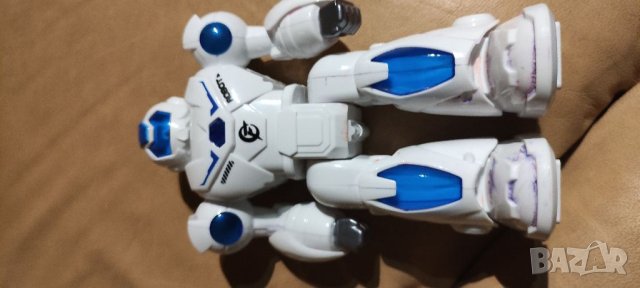 Робот бял 25 см на батерии, снимка 1