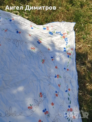 Бродерия покривка , снимка 3 - Антикварни и старинни предмети - 50811363