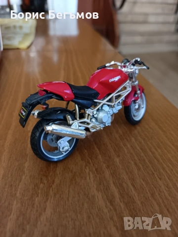 1:18  мотоциклет Ducati Monster 900 от Bburago, снимка 7 - Колекции - 53761729