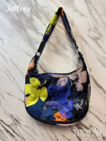 Нова чанта Desigual, снимка 2 - Чанти - 53041729